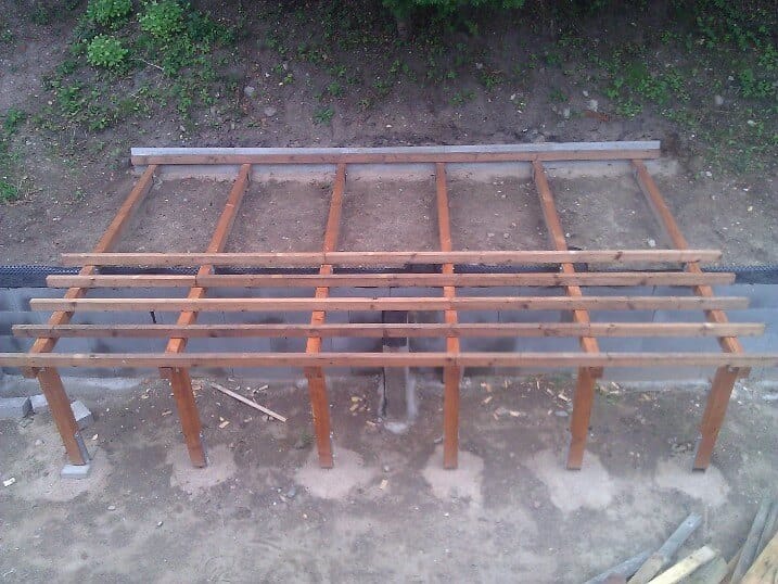 Terrassenunterbau Holz
